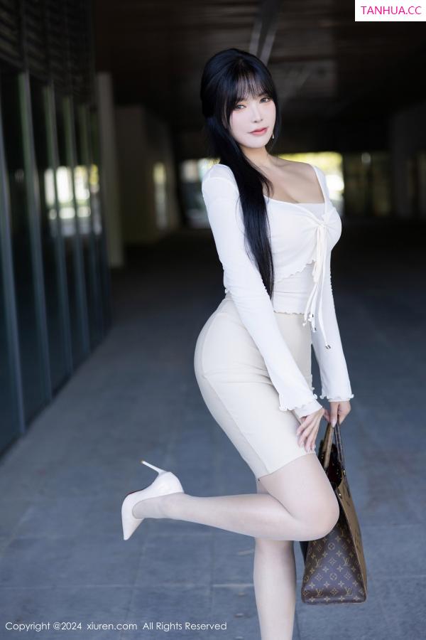 小娜比  [XiuRen]高清写真图 2024.10.21 No.9320 娜比 美腿丝袜第6张图片